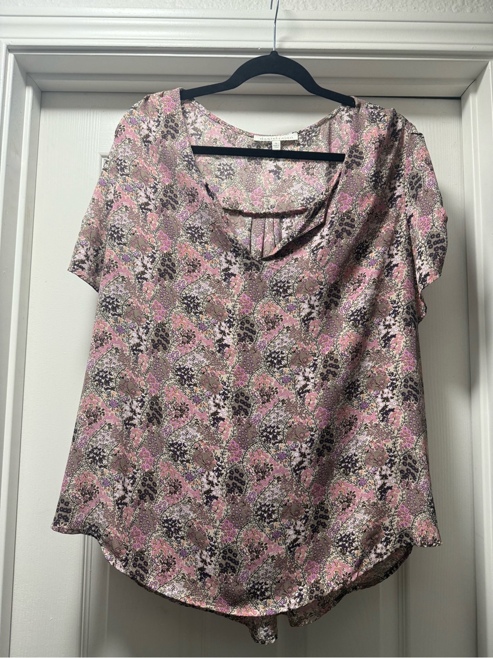Daniel Rainn Pink Floral Puff-Sleeve V-Neck Blouse - Picture 2 of 5